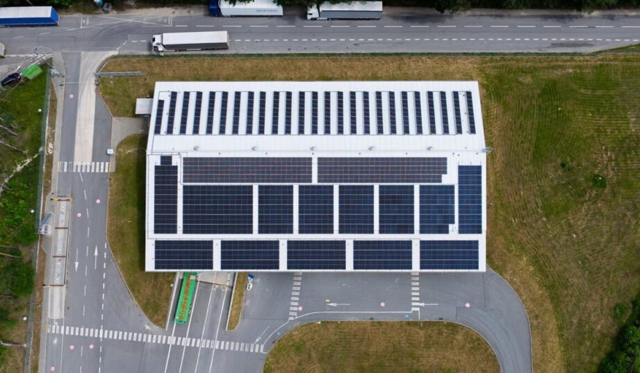 Fotowoltaika i pompy ciepła zapewnią 100 proc. energii dla zakładu produkcyjnego