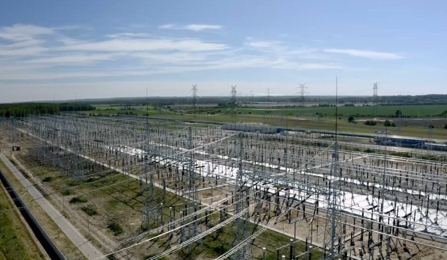 Historyczny moment dla polskiej energetyki. Choczewo przyjęło pierwszą moc z wiatrak&oacute;w na Bałtyku