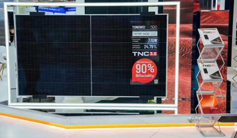 Tongwei zaprezentował na Intersolar Europe 2026 moduł TNC 3.0 BIFIMAX o wsp&oacute;łczynniku bifacjalności 93,07 proc.