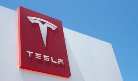 Tesla z partnerami stawia na wirtualne elektrownie w USA
