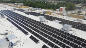 Nowa hala Targów Kielce z instalacją fotowoltaiczną DMEGC Solar Nowa hala Targów Kielce z instalacją fotowoltaiczną DMEGC Solar
