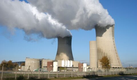 Ambitny plan Francji. Więcej OZE, dłuższa praca atomu i rozw&oacute;j sieci