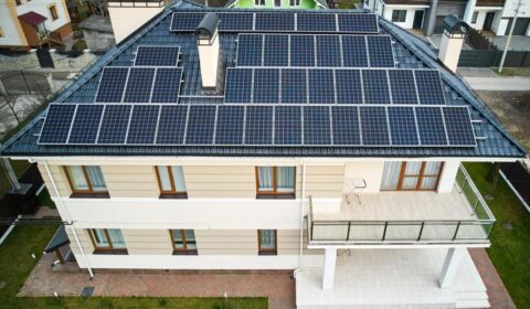Czy moduł 500 W zawsze jest lepszym wyborem na dach domu