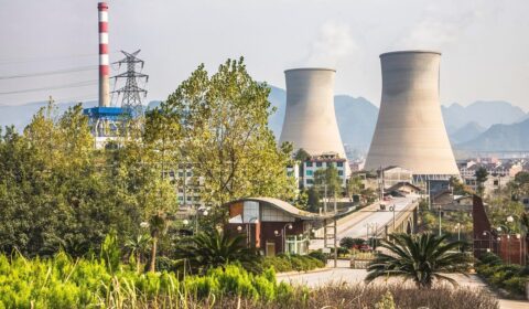 Chiny nie wybierają między słońcem a węglem. Stawiają na oba źr&oacute;dła energii