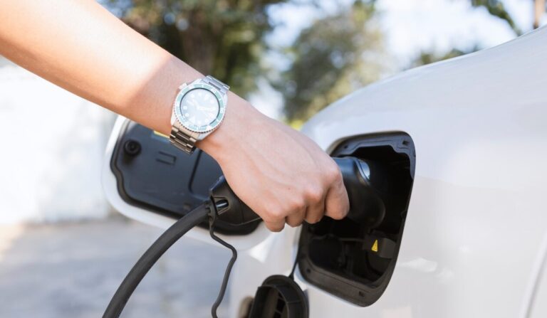 Mniej ropy dzięki elektromobilności. Europa może zaoszczędzić 12 mld euro rocznie