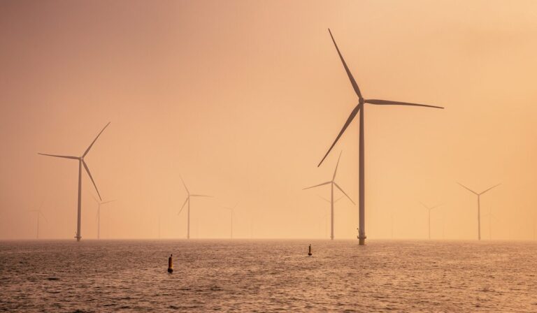Morska farma wiatrowa z własnym magazynem energii. Pierwszy taki projekt na świecie