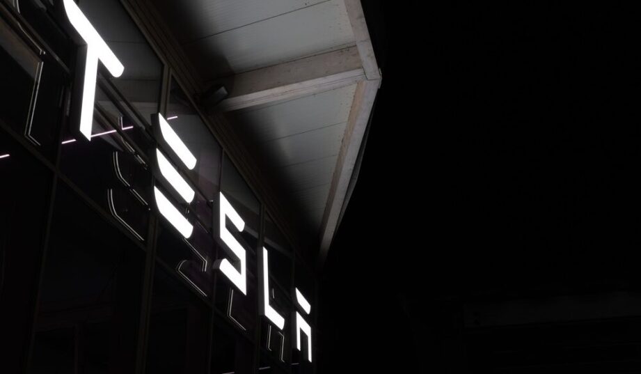 Tesla zbuduje gigantyczną fabrykę PV. Firma liczy na wsparcie podatkowe od USA