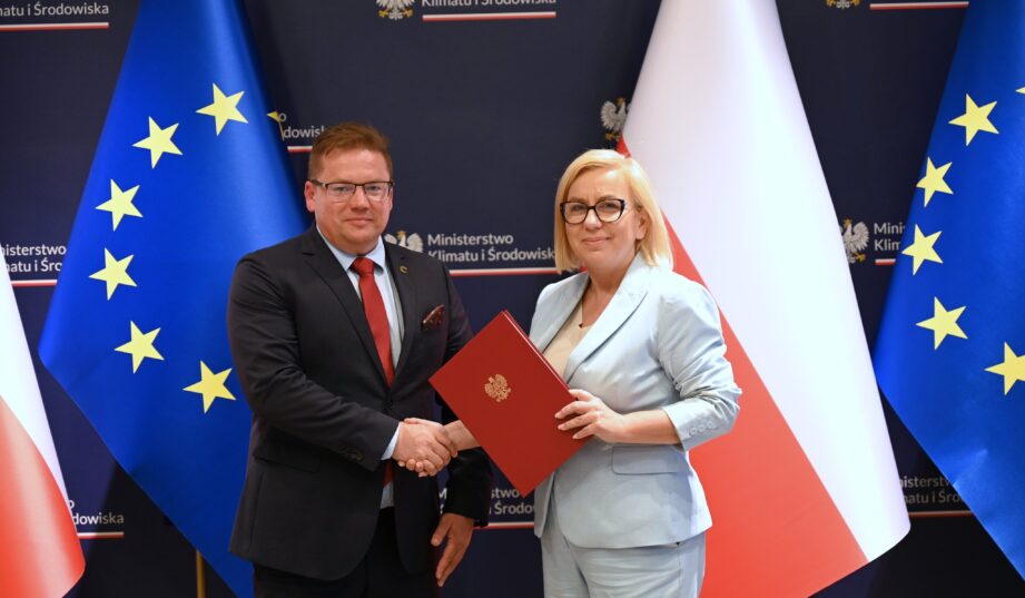 Nowy podział kompetencji w Ministerstwie Klimatu i Środowiska. Kto odpowiada za OZE i NFOŚiGW?