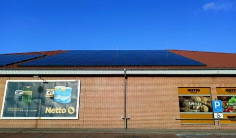 Ponad 300 sklep&oacute;w Netto produkuje własną energię. Pomaga fotowoltaika