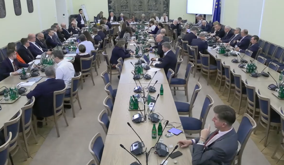 Oszukani przez wykonawc&oacute;w w Czystym Powietrzu zyskają ochronę. Komisje poparły projekt ustawy