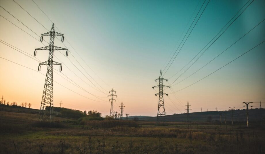 Zmiany w cenach prądu dla firm energochłonnych. Zaoszczędzą p&oacute;ł miliarda złotych rocznie