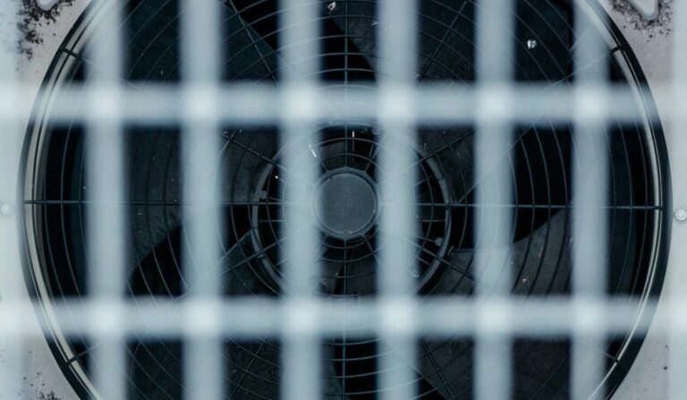 Klimatyzator może się zapalić? Koreańczycy ostrzegają przed nielegalnymi czynnikami chłodniczymi