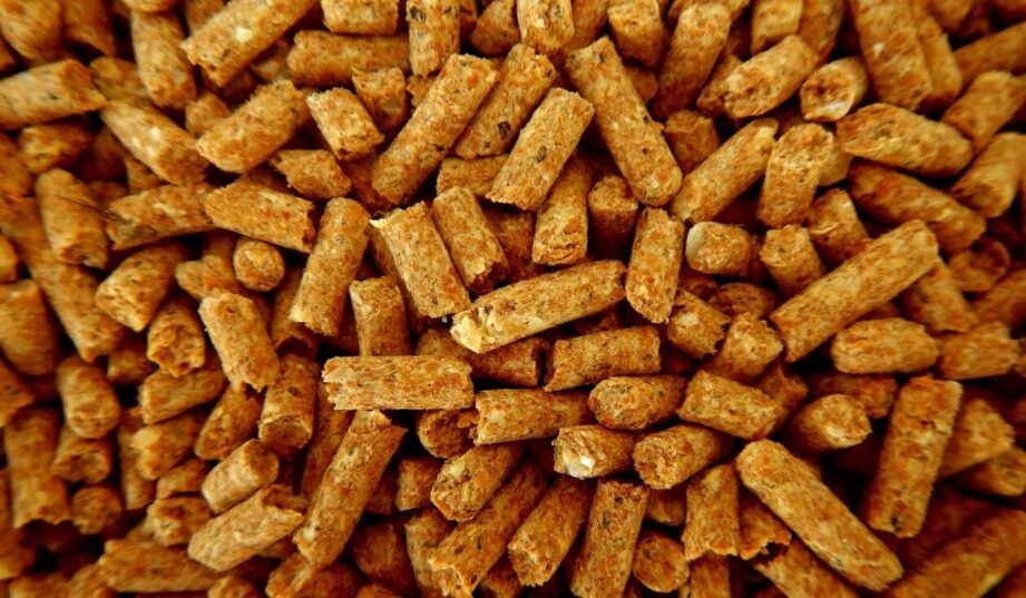 Kupujesz pellet przed sezonem? Policja ostrzega przed oszustami
