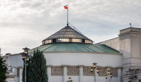 Nowe przepisy dla domowych magazyn&oacute;w energii. Posłowie zagłosowali za zmianami ustawie o OZE
