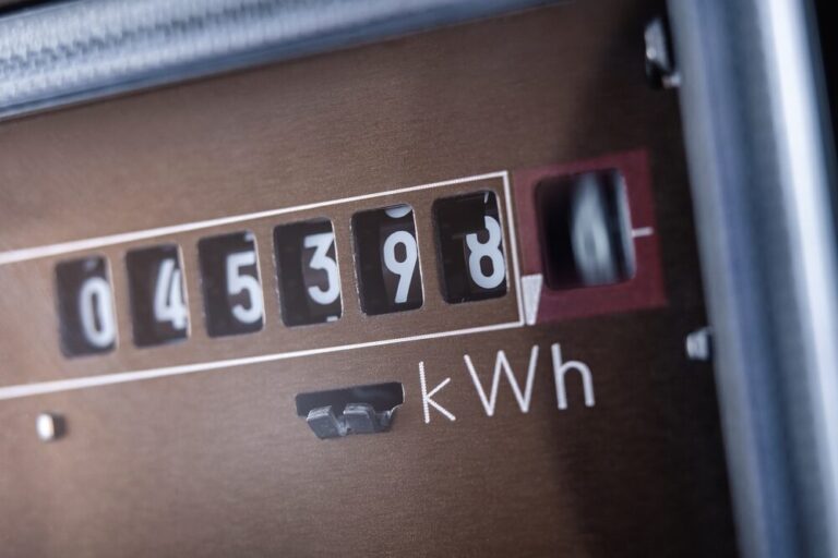 Czy OZE obniżą ceny energii? Polacy podzieleni
