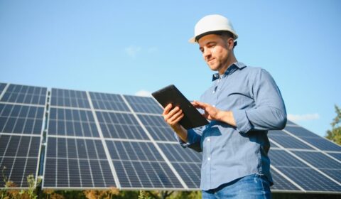 Mniej nowych farm PV, więcej megawat&oacute;w. Rynek stawia na większe projekty