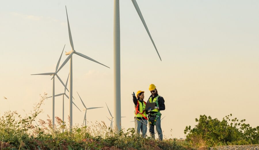 Polska energetyka wiatrowa odbija. Procedury nadal spowalniają europejski rynek