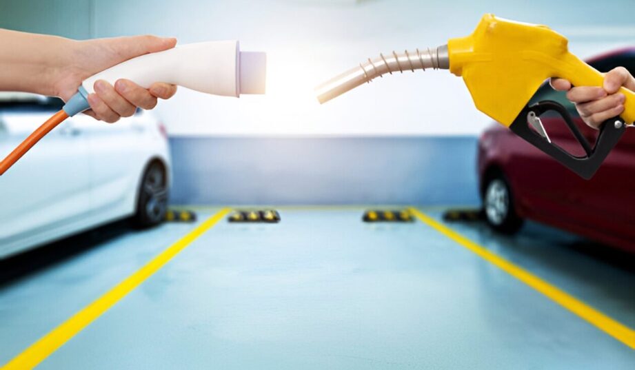 Elektryk czy benzyna? Tyle miesięcznie kosztuje paliwo i ładowanie