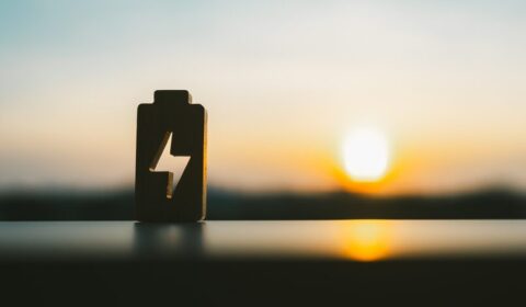 Do 2027 r. w polskich domach będzie 200 tys. magazyn&oacute;w energii. Co zaplanował rząd?