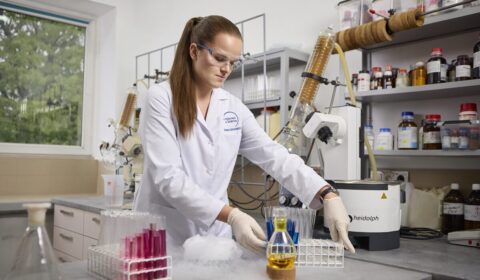 Leki syntetyzowane dzięki światłu? Badaczka z UW i PAN rozwija fotochemię