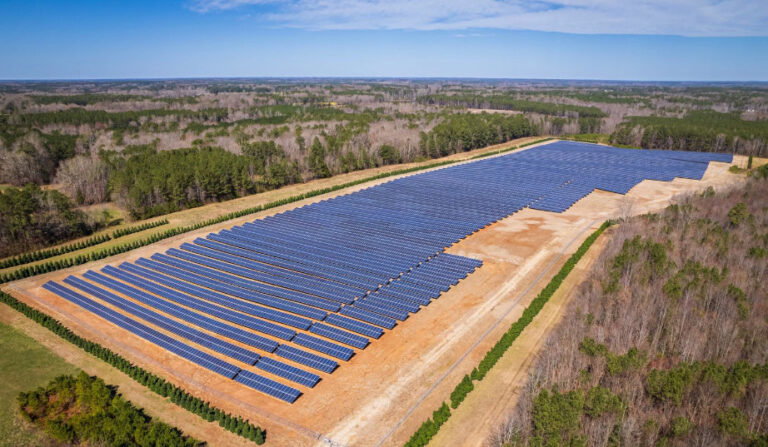 Kto ma klucze do farmy fotowoltaicznej? Cyberbezpieczeństwo farm PV