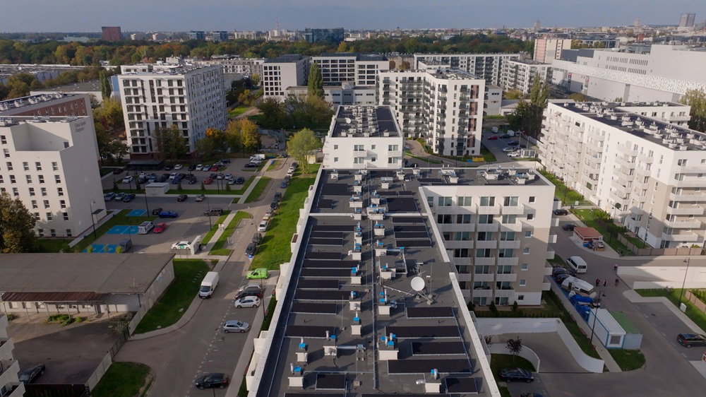 Instalacja paneli fotowoltaicznych na budynkach wielorodzinnych w Łodzi