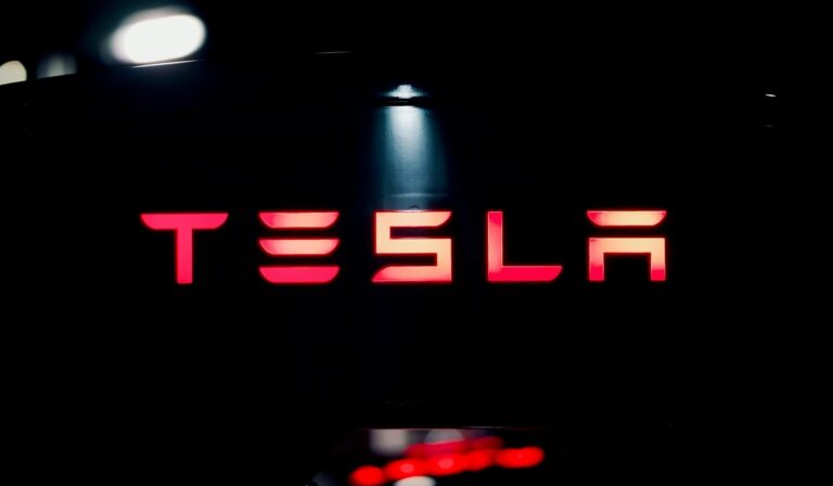 Tesla szykuje wielką fotowoltaiczną inwestycję