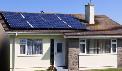 Irlandia walczy z ub&oacute;stwem energetycznym. Sfinansuje PV i magazyny energii