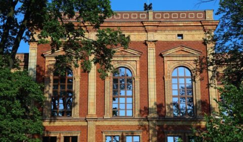 Pompy ciepła, OZE i ocieplenie w budynkach państwowych. Ruszył nab&oacute;r na 160 mln zł