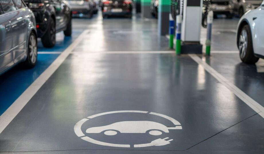 Tanie elektryki dla każdego i koniec barier? 10 zmian, kt&oacute;re uratują polski rynek aut elektrycznych