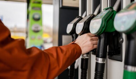 Obniżki cen paliw na stacjach już w weekend. Benzyna Pb95 będzie kosztować mniej niż 7 zł/litr