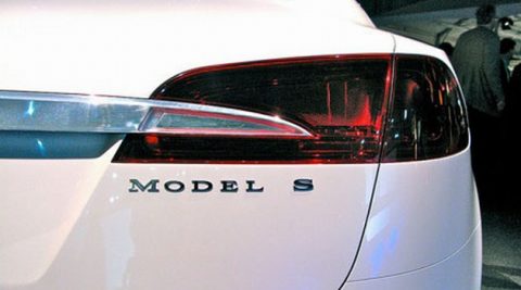 Tesla zmniejszyła dostawy elektryków