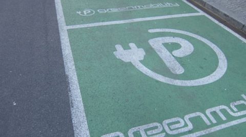 Zapłacą po 10 tys. zł rocznie za oferowanie ładowania EV