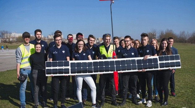 Studenci z AGH zbudowali solarny samolot