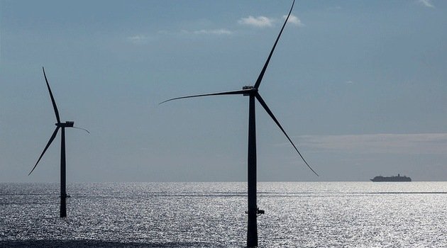 Duńczycy uruchamiają największą farmę wiatrową na morzu