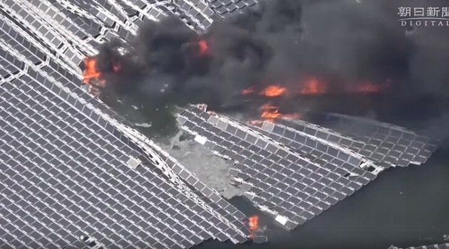 Pożar pływającej farmy fotowoltaicznej
