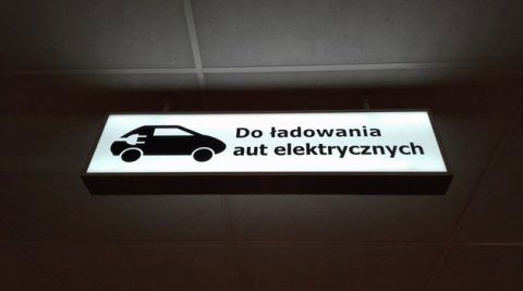 Rząd szykuje dopłaty do stacji ładowania. Na jakich warunkach?