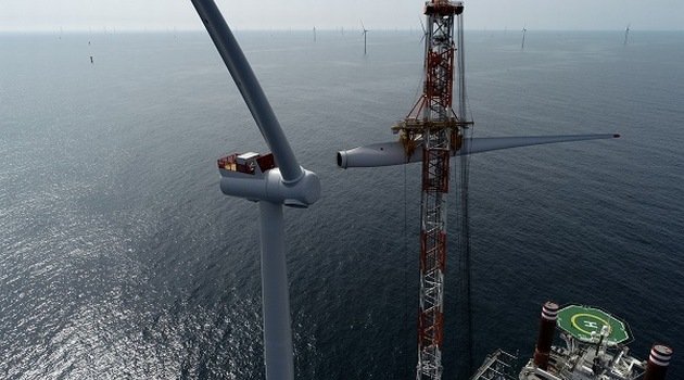 Ostatnia turbina na największej na świecie morskiej farmie wiatrowej