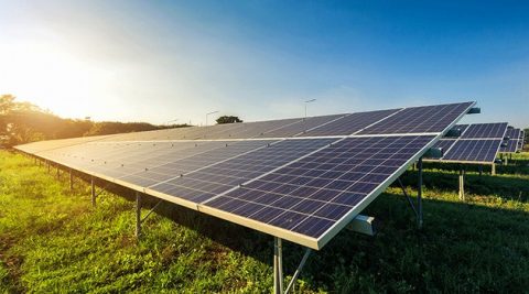 Enefit chce postawić w Polsce farmy PV o mocy 50-80 MW