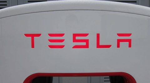 Tesla na plusie. Rekord w magazynach energii, poprawa w fotowoltaice