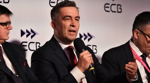 Gryglas: rząd szuka portu dla morskich wiatraków