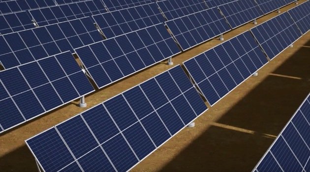Dwustronne panele fotowoltaiczne wyprodukują energię dla Amazona