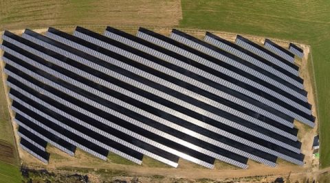 R.Power wybrał wykonawcę 31 farm PV. Wykorzysta moduły dwustronne