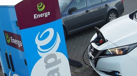 Energa wykorzysta latarnie do ładowania elektryków