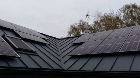Instalacja fotowoltaiczna produkuje energię elektryczną, ale także ogrzewa dom