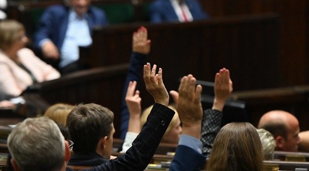 Sejm przyjął zmiany w ustawie o OZE. Więcej biomasy dla elektrowni
