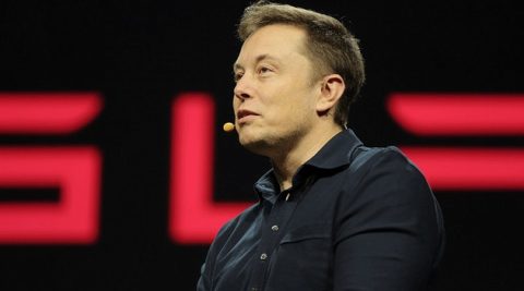 Tesla sprzedaje coraz więcej magazynów energii i coraz mniej PV