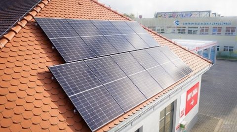 Liczba mikroinstalacji fotowoltaicznych w sieci Enei mocno wzrosła