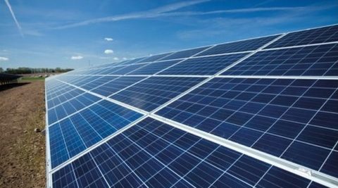 Wykonawca elektrowni PV i wiatrowych składa prospekt do KNF