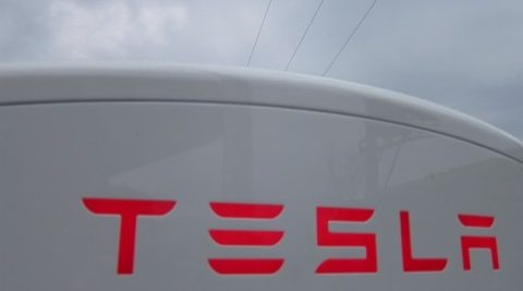 Tesla kupi tańsze baterie od nowego dostawcy